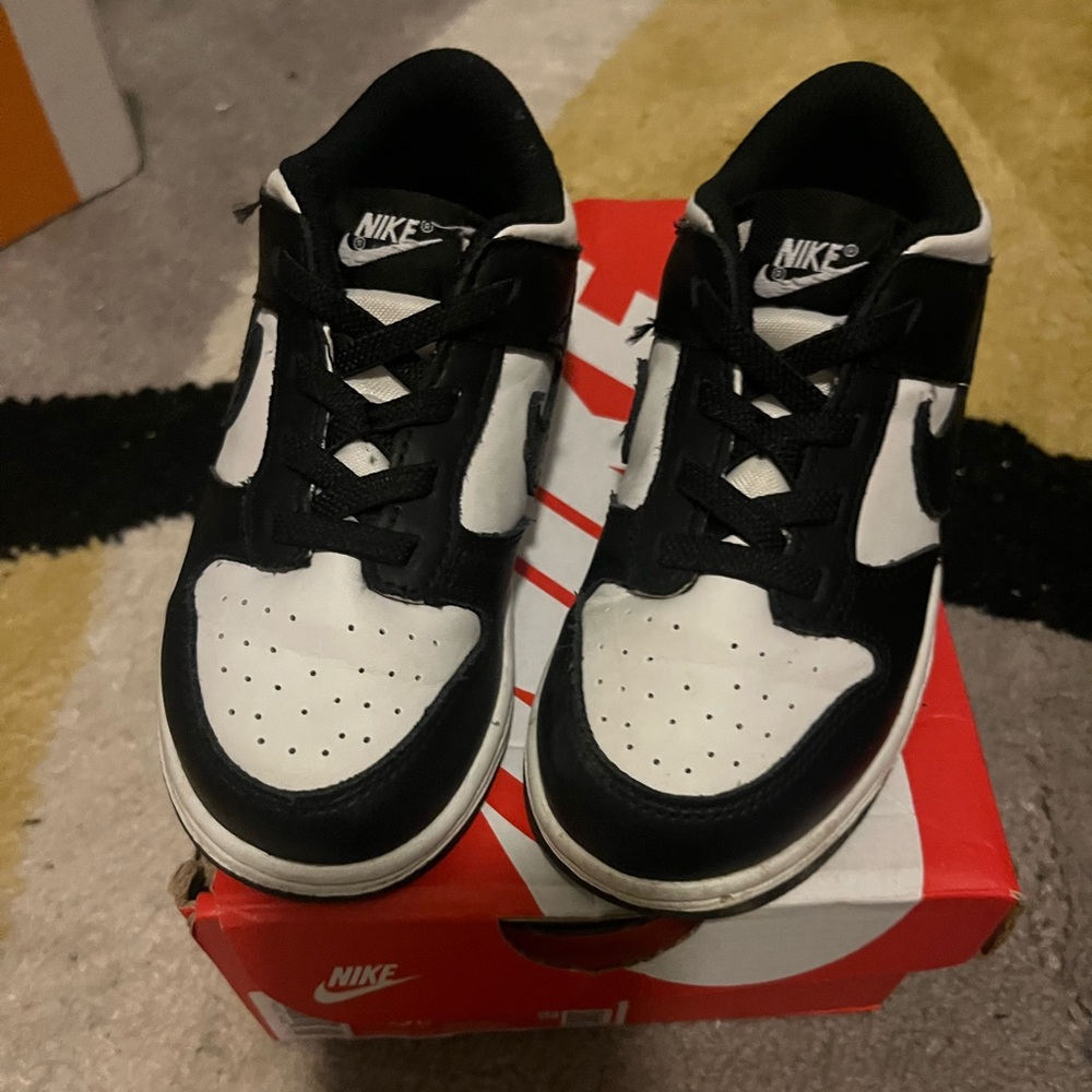 Nike panda dunks low size 10c